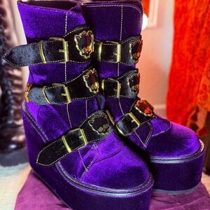 YRU Purple Velvet Clawdeen MH boots